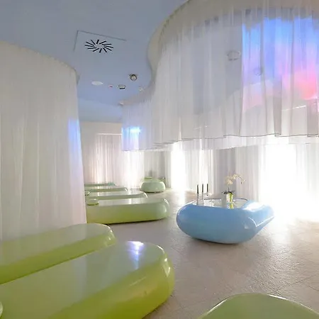 Hotel Incontro & 4*