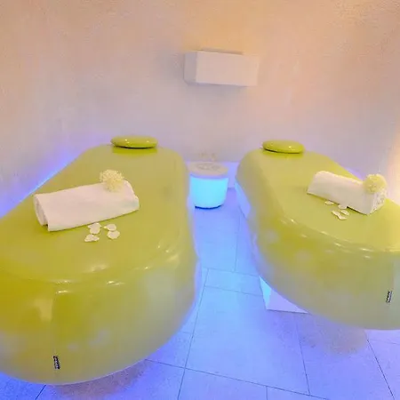 Hotel Incontro & 4*